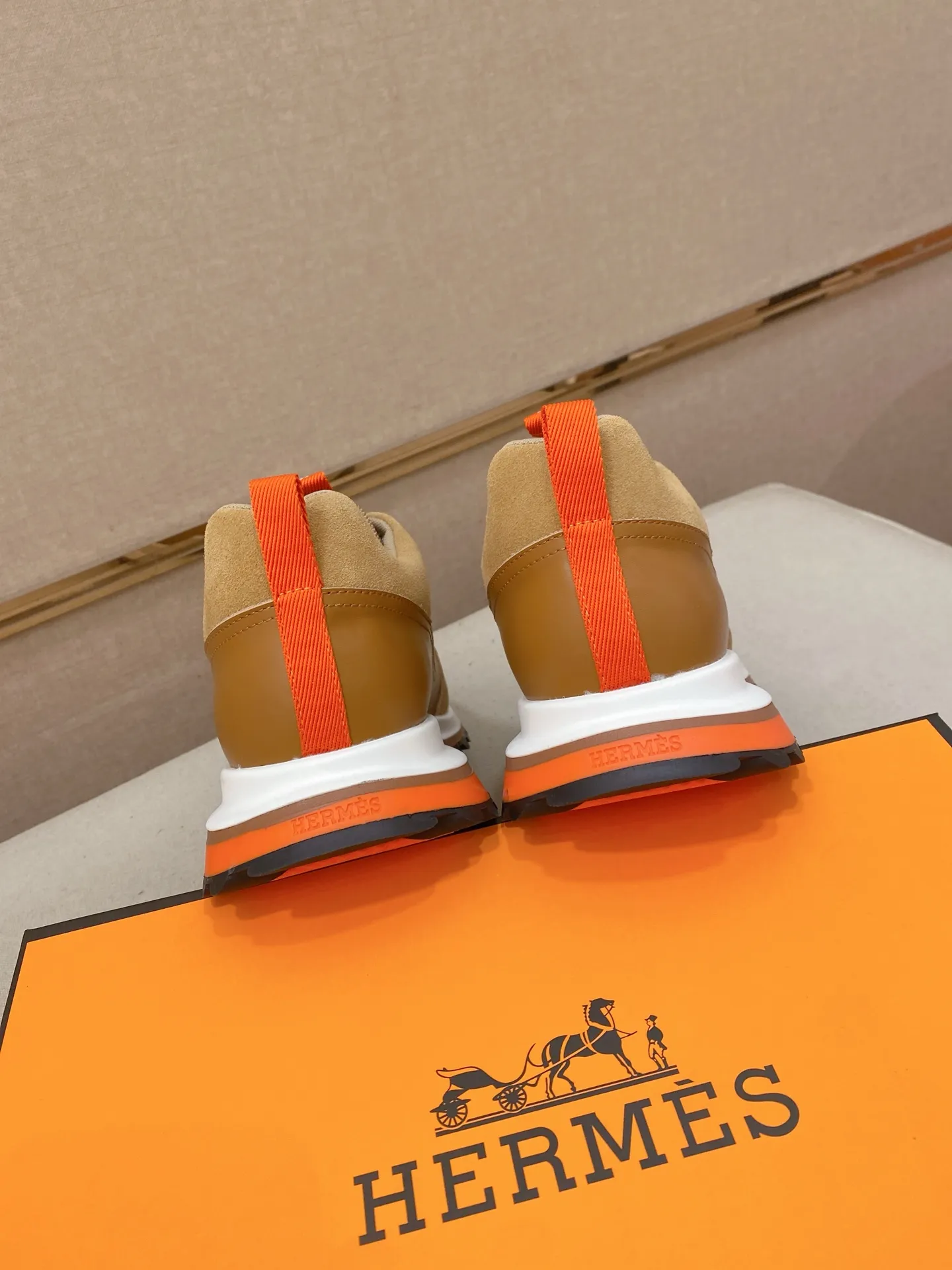 Men's clothing and shoes💰: 520💰《HERMES》【Classic original single version】Hermès; top 🔝purchasing agent🔍🔍men's latest 🇺🇸 counter sales simultaneously, original imported from Italy ▲▲first-layer cowhide ▲▲ (high-end, nobility, class) times) Exquisite workmanship (Italian 🇮🇹Imported water-dyed 🐂cowhide lining) sole: Original sole provided by the original factory, ⚠️exclusive double-layer activity·TPR·rubber·combined molded outsole; super comfortable·wear-resistant·non-slip·environmental protection The real thing is more beautiful if you take the real thing (high quality, follow the order), you can enter and exit the counter at will * Number of yards: 38·39·40·41·42·43·44# (can be customized 45.)